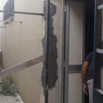 Le mura degli spogliatoi durante l'intervento